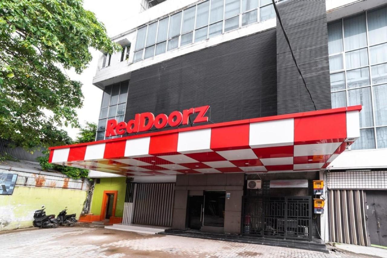 Reddoorz Plus @ Jalan Adam Malik 3* Medan